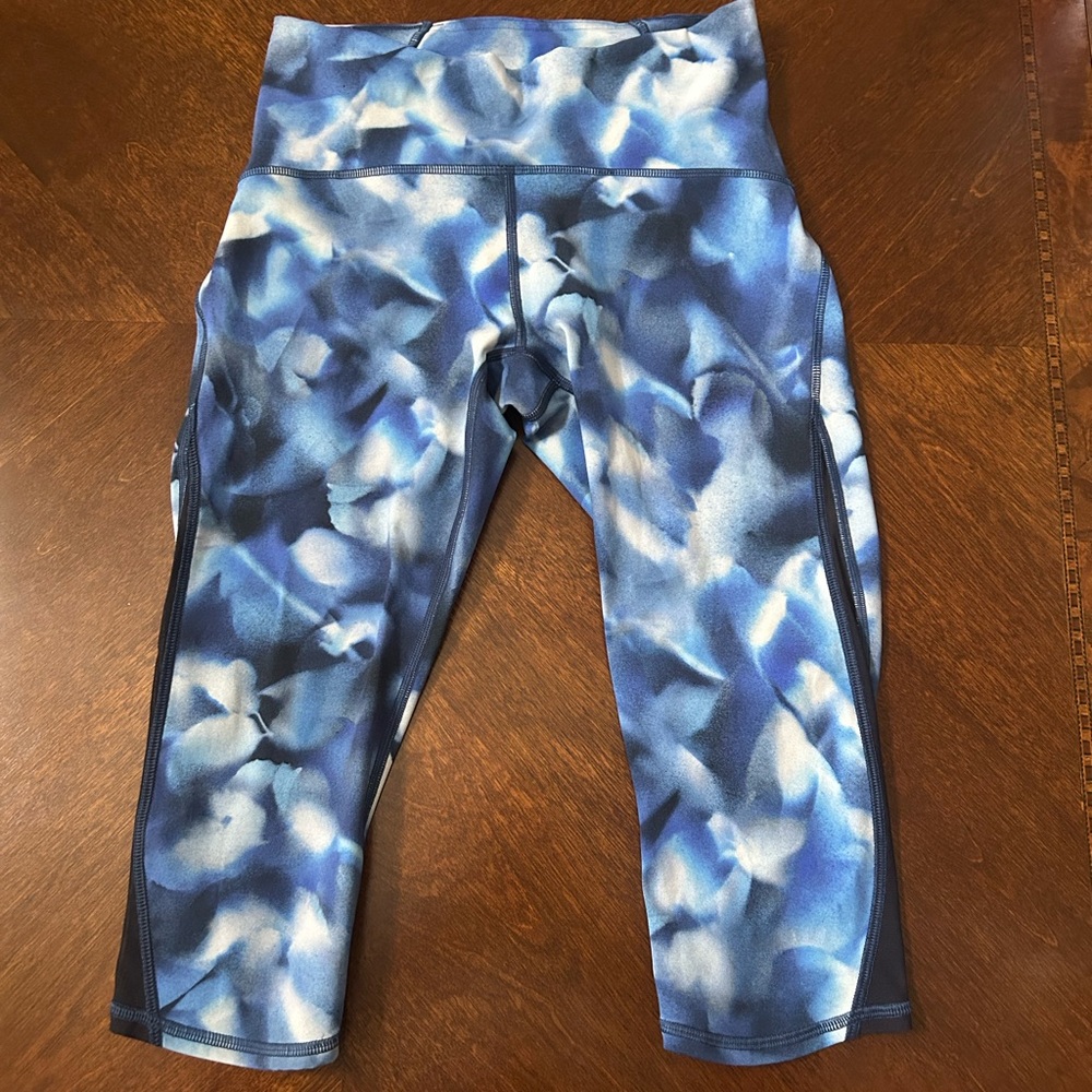 Lululemon below knee leggings